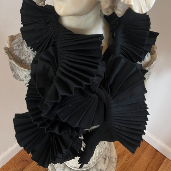 SOHUNG DESIGNS HAND MADE IN NEW YORK UNIQUE ELEGANT BLACK SWIRL SCARF - Picture 4 of 5